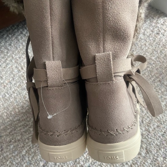 Brand new Toms boots - Picture 4 of 4